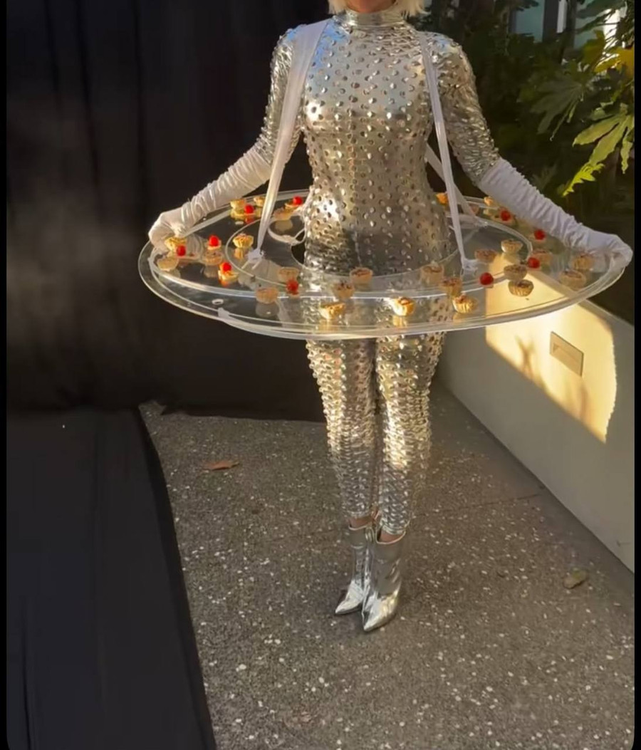 Roaming Acts & Interactive Hospitality by Paradream Events