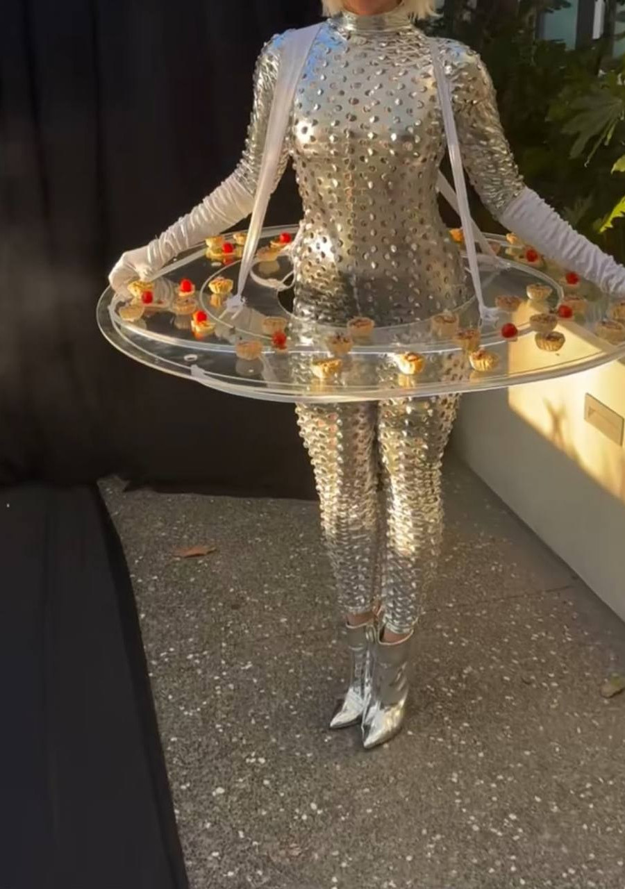 Roaming Acts & Interactive Hospitality by Paradream Events